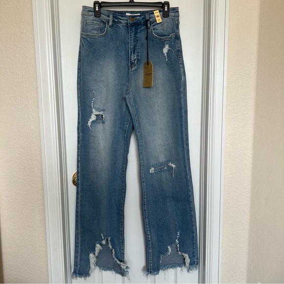Vibrant Flare Jeans in Medium Blue - Picture 1 of 4